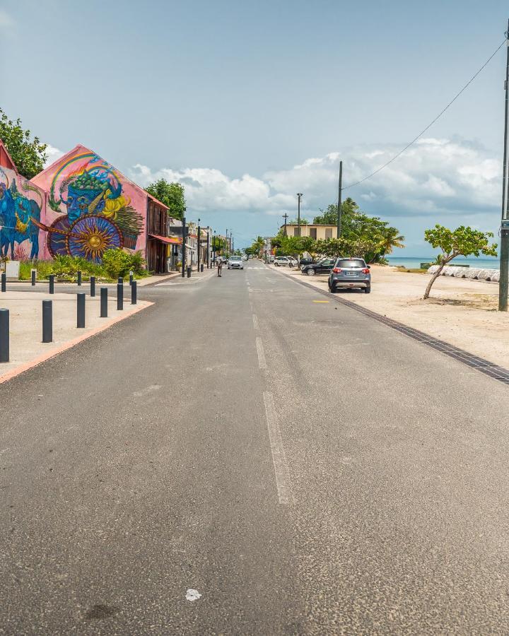 T2 Jacuzzis et piscine au centre ville de Port-Louis Extérieur photo